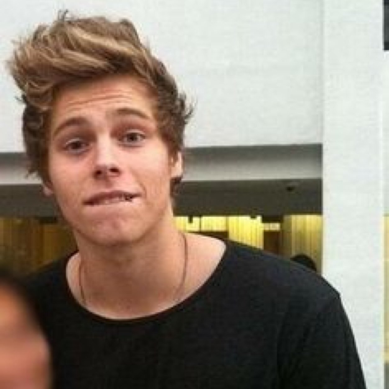 Yo. Im luke hemmings from 5sos. Gay