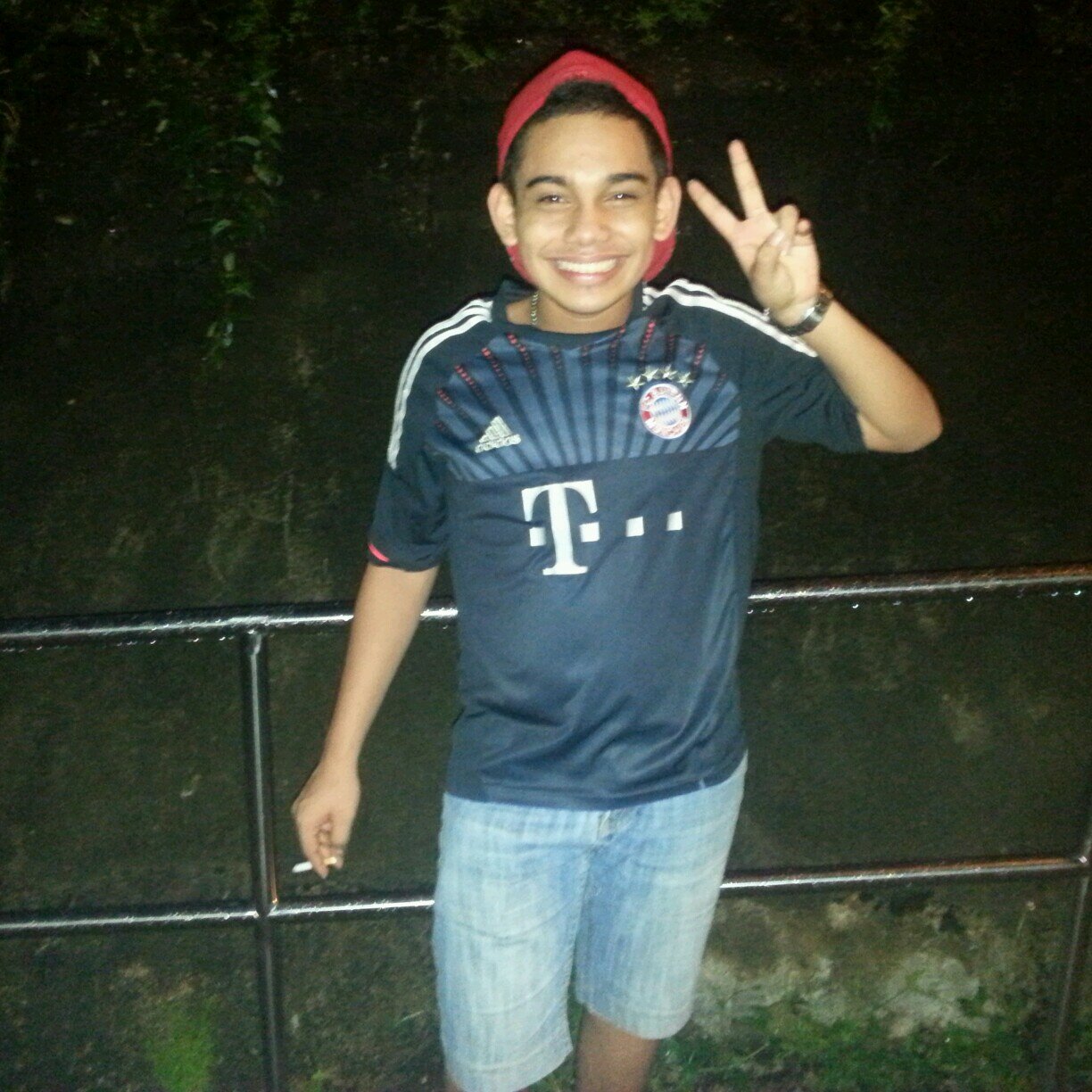 Vanagloria21's profile picture. 明天会跟好                                                                   @vanagloria21