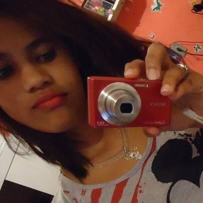 18 Anos, Libra, Amigah, Leal, Alegre, Divertida, Chata, Sensível, Pensativa, Indecisa, Doce, Carinhosa, Tímida,