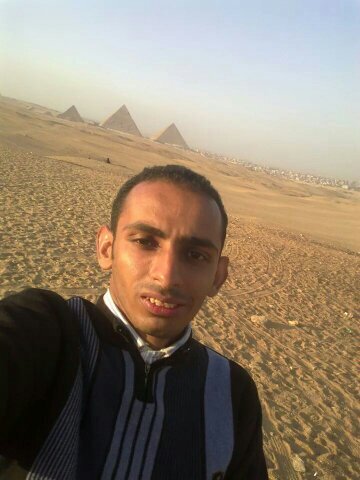 ‏‏انسان بحاول افهم وبحاول اتعلم وبحاول اقبل كل الاراء المختلفة كل ما يهمنى انك تكون انسان