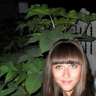 Привет. Нравится обмениваться мыслями. Хочу жить не обычно. Живу в прекрасном городе. Я достаточно раскрепощенная как человек.