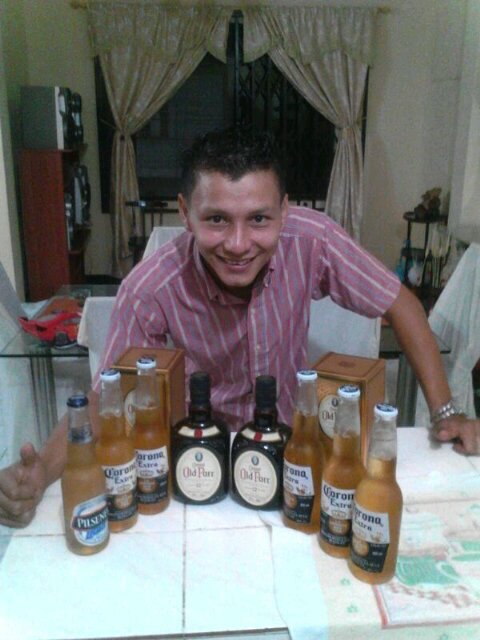 Tengo sangre de reyes sangre azul por eso amo a EMELEC