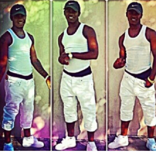 Chasinq dis paper my numba one rule.. fuk beef if it ain't bout money it ain't bout shit RiP Mamma RiP Vernon nd RiP leelee&´Moe'bud Rip EmmoNumba5
