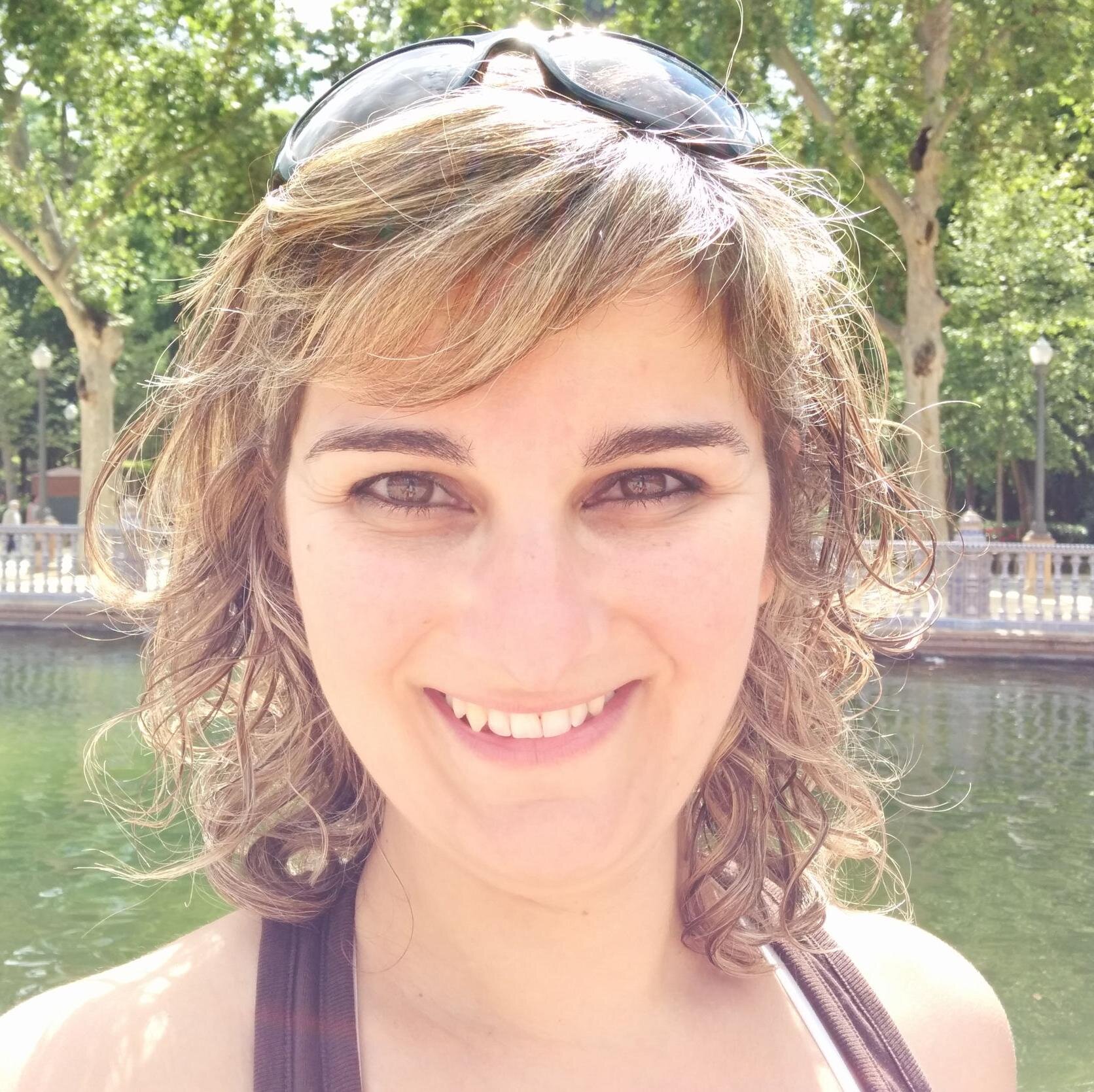 Co-fundadora de @Magnoling_ Traductora EN-ES y programadora titulada. Viajera incansable. Cinéfila empedernida.