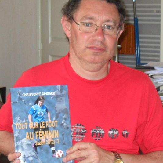 RINGAUD's profile picture. Postier au centre de tri de Limoges, pigiste au journal L'Echo (depuis 2005). Créateur d'un blog sur le foot. Auteur de 4 livres sur le football