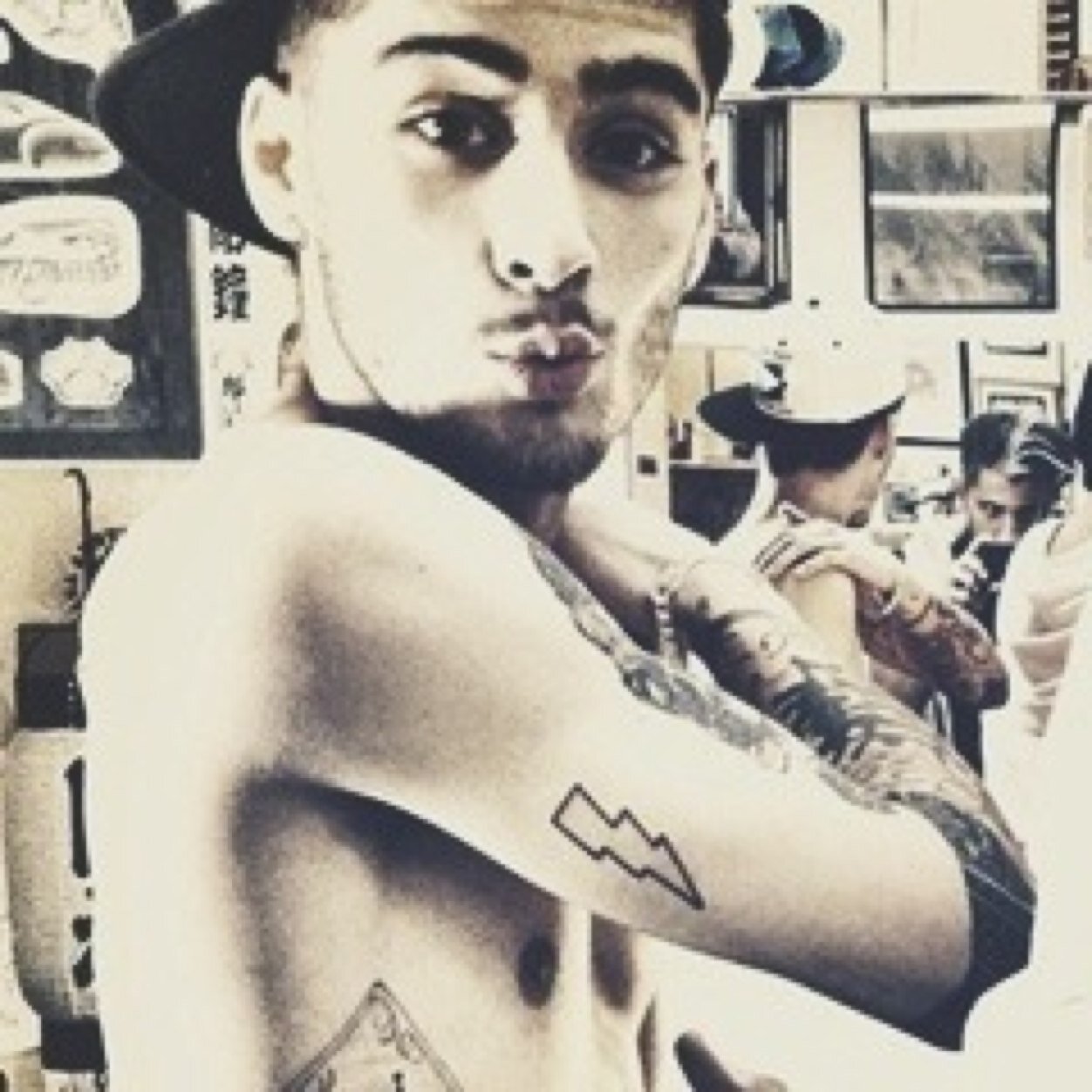 This is a free follow go follow @1doholic instead if you somt follow @1doholic youll be unfollowed instantly