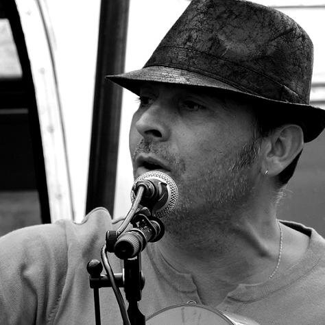 Je suis Auteur , Compositeur , Interprète , je possède aussi une page Facebook https://t.co/5ndwLyP0nw