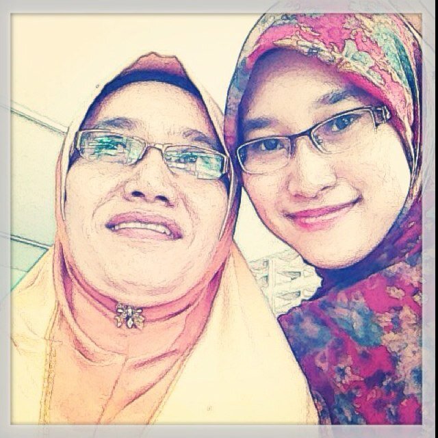a servant & caliph of Allah, a ummah of Rasullullah, a daughter, a doctor :)
