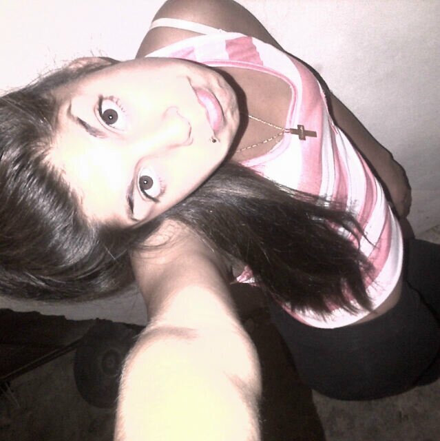 seguime y te sigoh aka dejoh m facebook :  brisha fernandez ;)