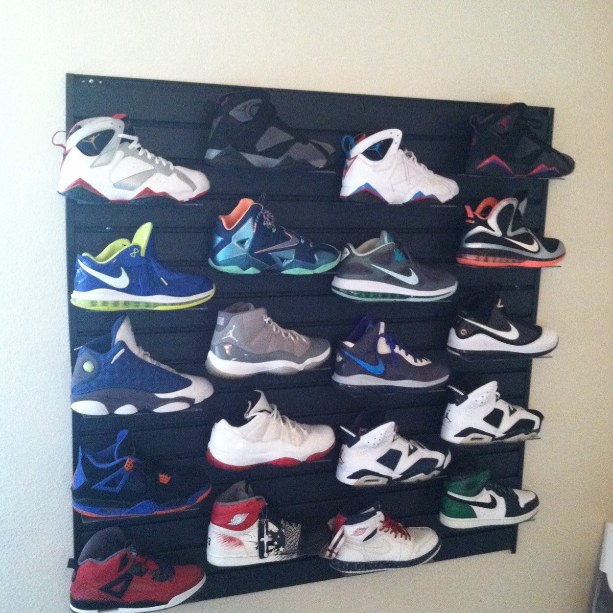 Fly Guy's is a way to provide the latest and flyest kicks, to the Fly Guys and Girls of twitter. No Fakes, JUST FLY KICKS!!! PAYPAL READY!!!   IG:FLYGUYSINC