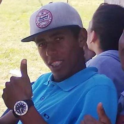 -Não brinque com os outros, o mundo gira. Hoje você brinca, amanhã é brinquedo