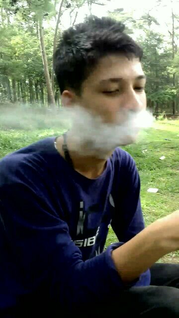 I'm not totally useless. I can be used as a bad example | followback 100% |