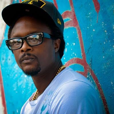 #FlyRichie, also known as the People's Champ,is a Hip Hop artist and entertainer. One Ton Media http://t.co/0ta2vQkKkY