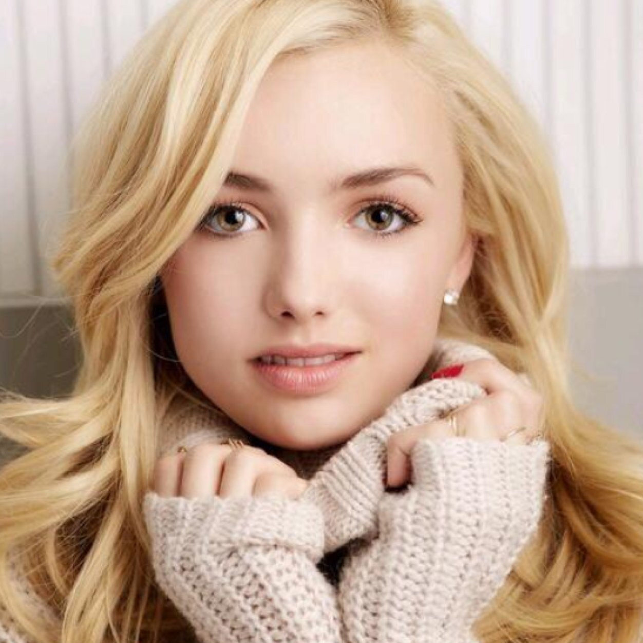 FabCatHolly's profile picture. @BadLazyAlex , @FabLifeEmma , & @RossShor_L are my besties || I'm Kinda Weird || Broken || This Is My Bio ||