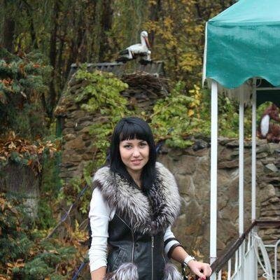 Пытаюсь мыслить весело. Люблю общаться. Довольно интересная в жизни. Родилась в замечательном городе.