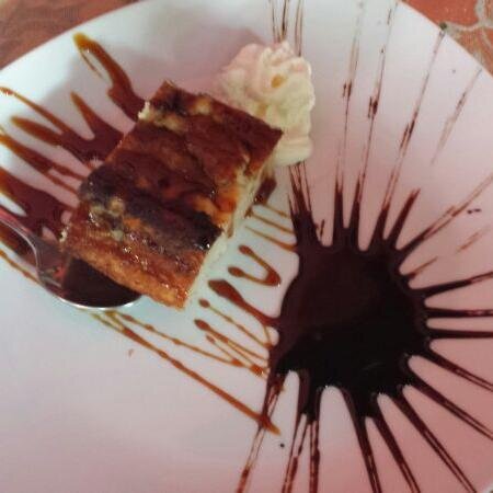 ¿Disfrutas con una buena comida, una amplia variedad de tapas, o tomando una copa en un ambiente relajado? Karma es tu lugar.