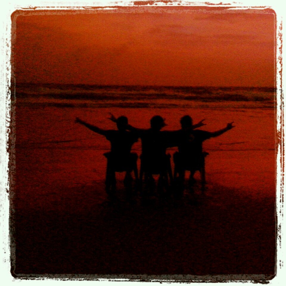 One thinking moment of the day. Every story inside my head and around that makes my mind blink.