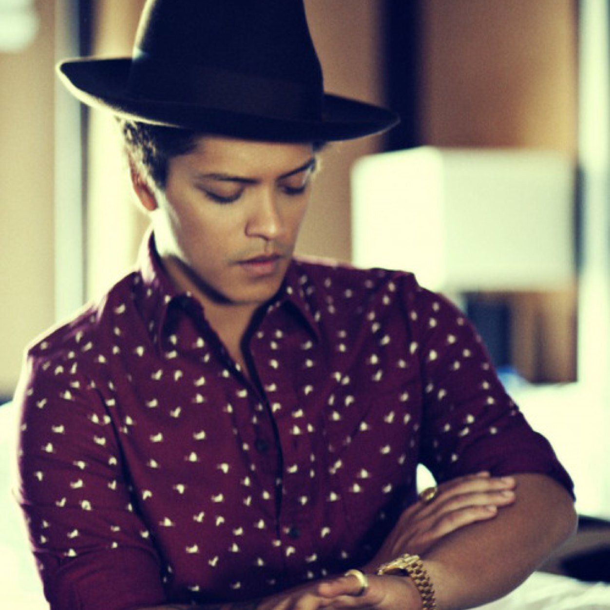 You make me feel like, I've been locked out of heaven. [Hooligans Unite]
