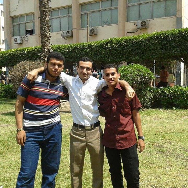 English teacher who loves English so much and help other people to learn it easily