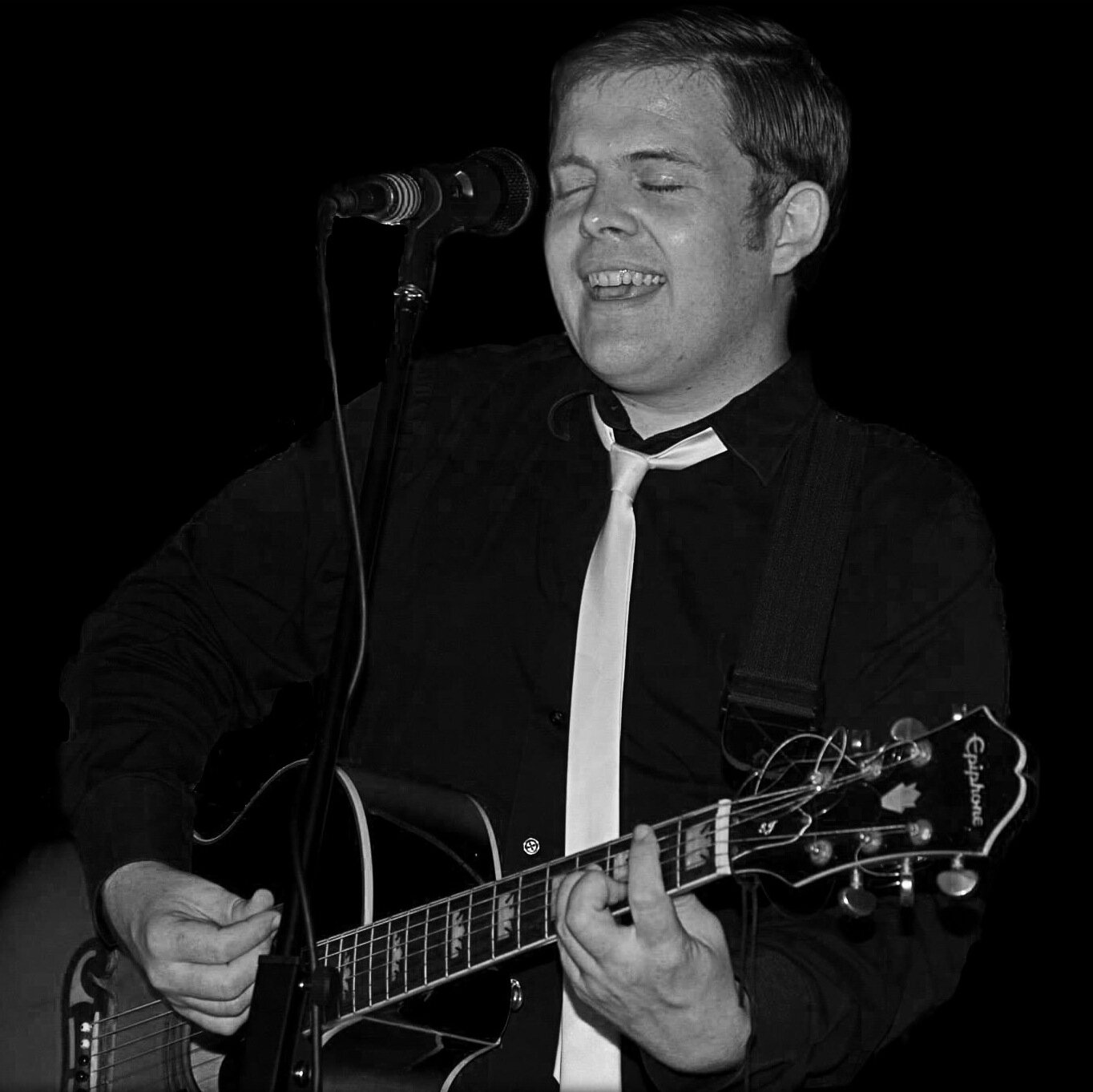 Hailing from Drogheda Ireland Darren Nash 
has been in the music business for over 10 years...