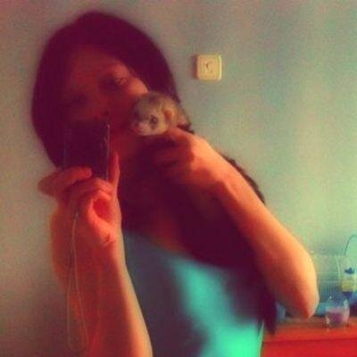 Довольно интересная в жизни. Родилась в замечательном городе. Люблю общаться. Пытаюсь мыслить весело.