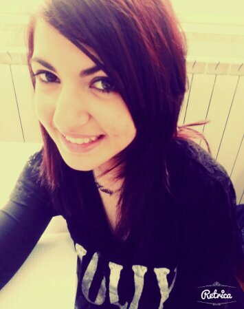 Ketty,16 anni,Milan e musica.
L'amore è avere le vertigini quando non sei tu a sporgerti.