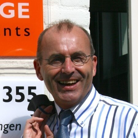 Vader, finance- en waarderingsdeskundige, registeraccountant, maakt het verschil. Mob. +31 651 863 222