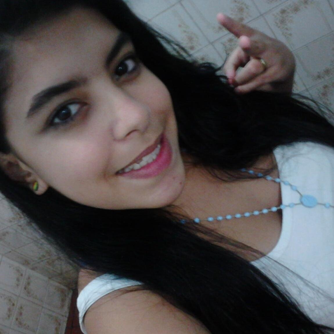 vcs riem de min por ser diferente eu rio de vcs por serem todos iguais #Bob marley