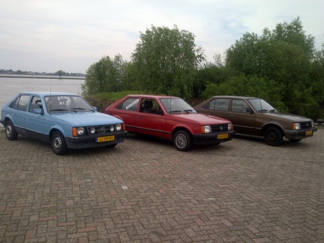 Woonachtig in sliedrecht, zuid holland, hovenier/groenvoorziener, opel,watersporter
