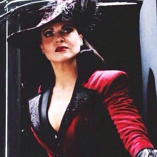 Mayor / Evil Queen | The truth is that nothing can stop the darkness but @SheriffSwan__ made it bearable | @TheSaviorsKid is my little prince | #RP #OUAT