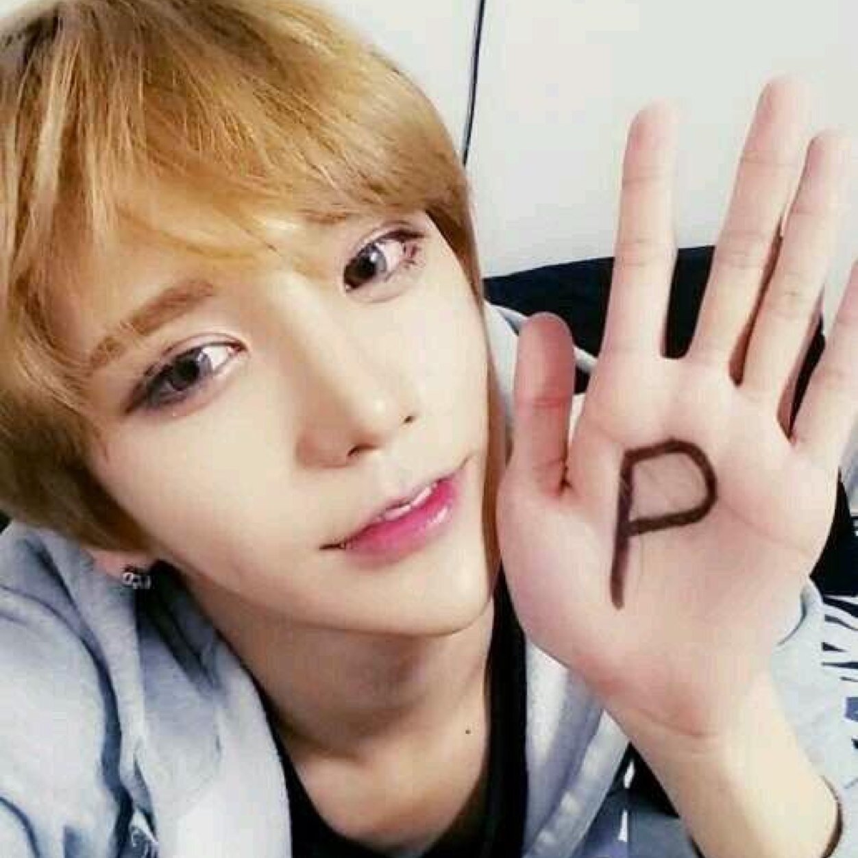 I'm a b2uty love beast หลงบีสท์รักทุกอย่างทีเป็นอสูรเราจับมือกันแล้วเดีนไปด้วยกันเถอะ!!  แอดหลัก @DevilYS_B2ST