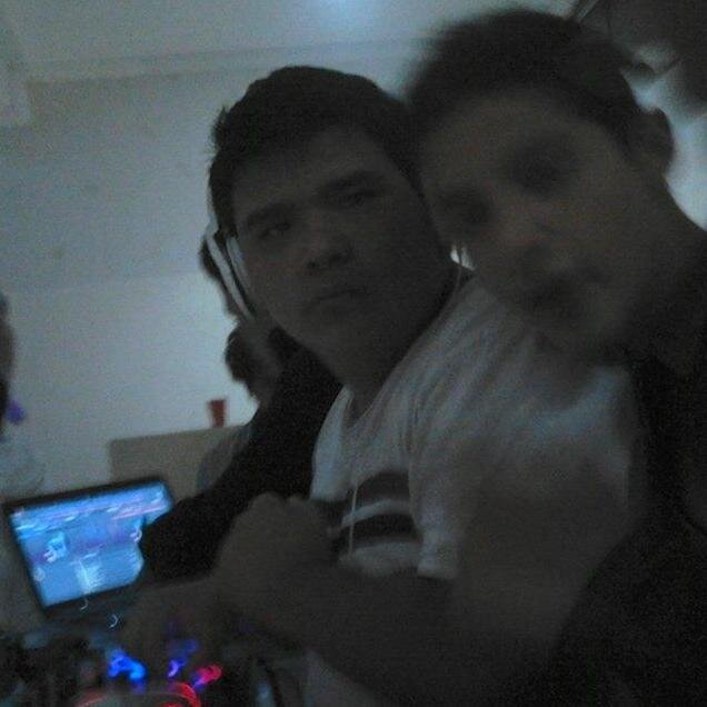 somos 3 DJ´S de calidad, con equipo y conocimientos de musica y produccion musical.