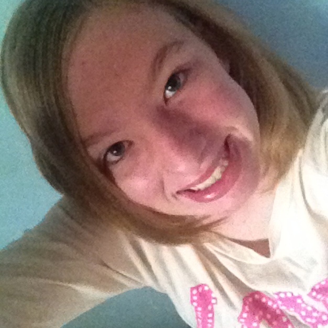 Ebony_Krause's profile picture. Useless.Broken.Teen