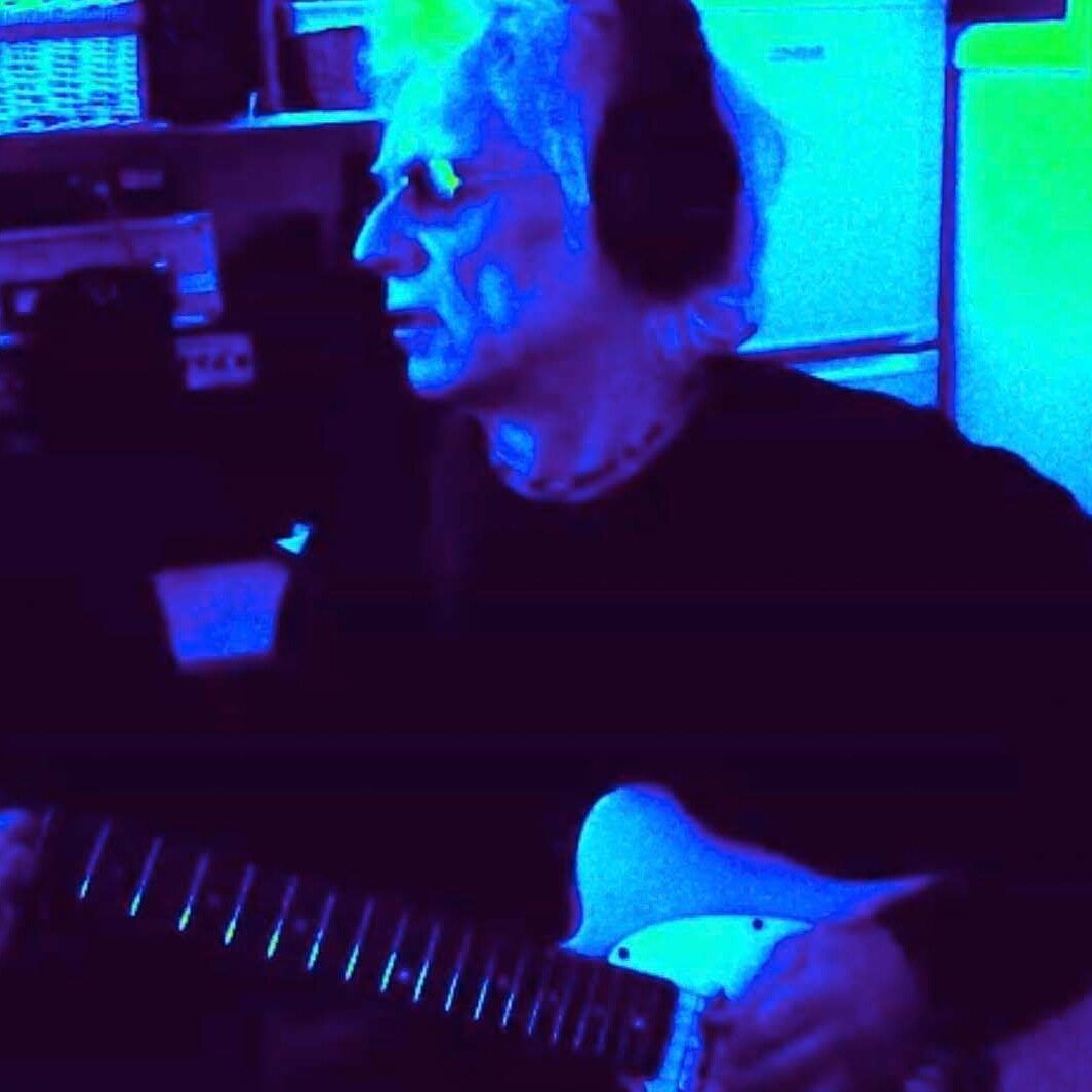 Muso/songwriter who creates original songs for music lovers to enjoy, all
songs play to end, free or bought/streamed from the website below
#RoachmanDJ #Mr_GOG