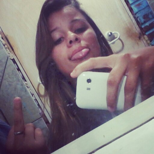 Um anjo do céu q trouxe pra mim é a mais bonita a joia perfeita qué pra eu cuida qué pra eu ama!!! @Biia_Teiixeira