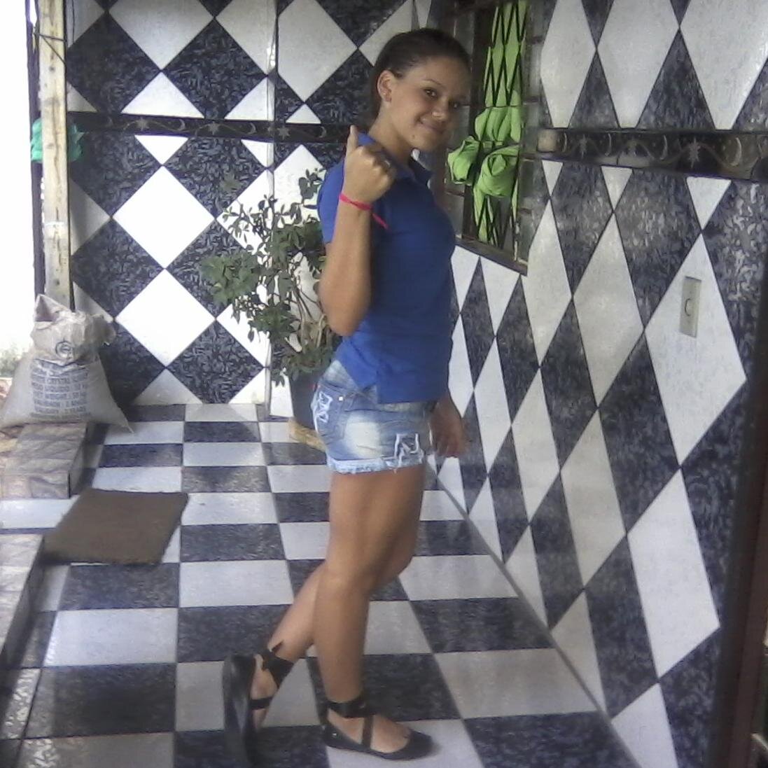 Linda,legal,sorridente,engraçada...