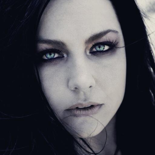 Sou Fã de Evanescence e Simple Plan mais curto todos os estilos musicais nada contra, gosto mt tbm de Rihanna, Miley Cyrus, Linkin Park,etc.. e sou mt bipolar(: