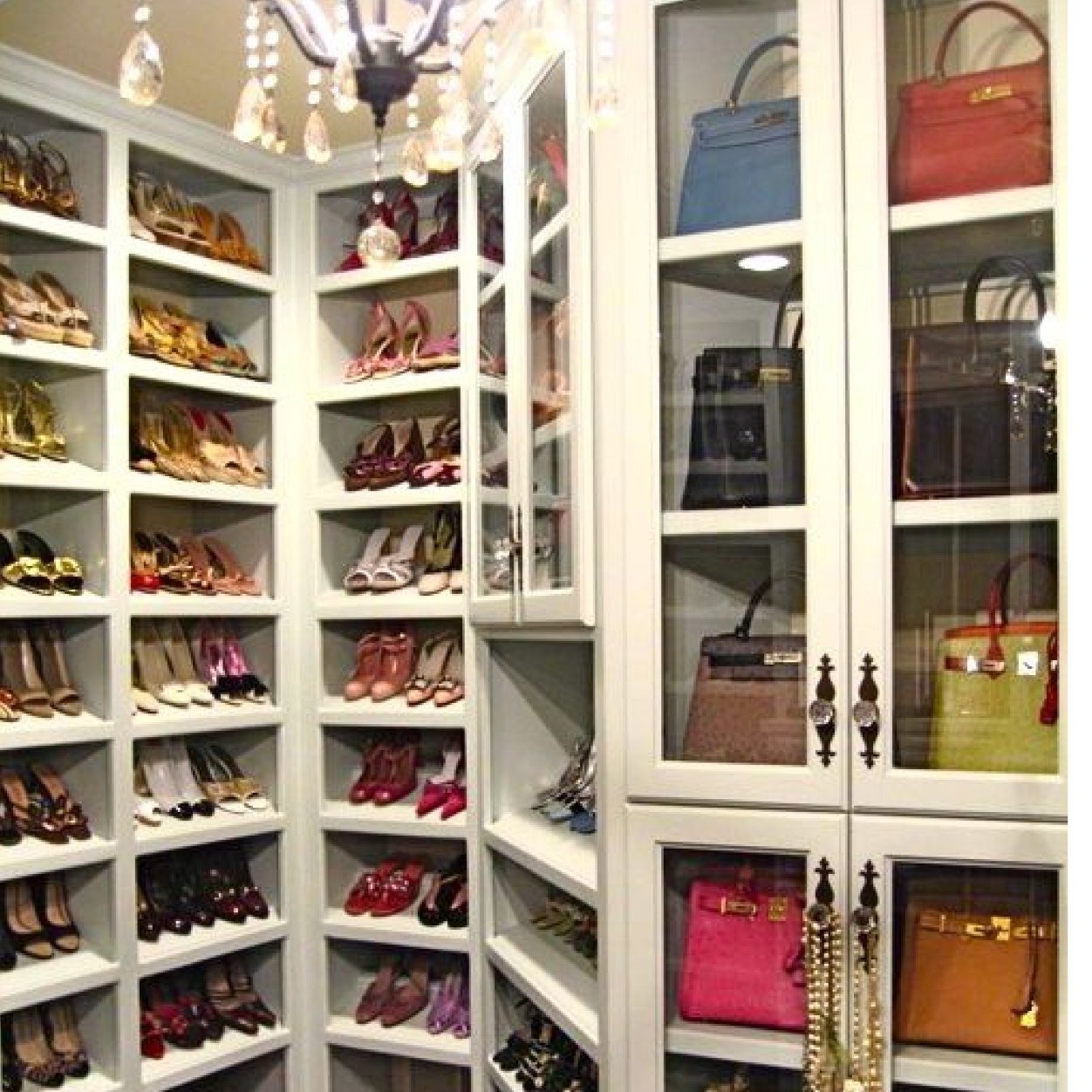 OrganizedStyl's profile picture. 