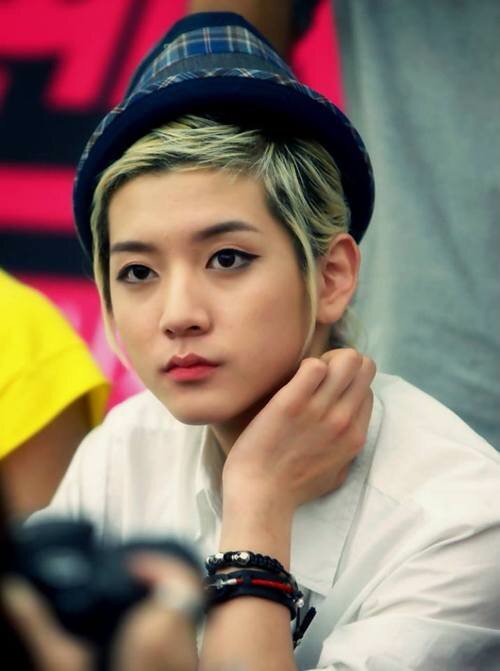 Nu'est & 2NE1.