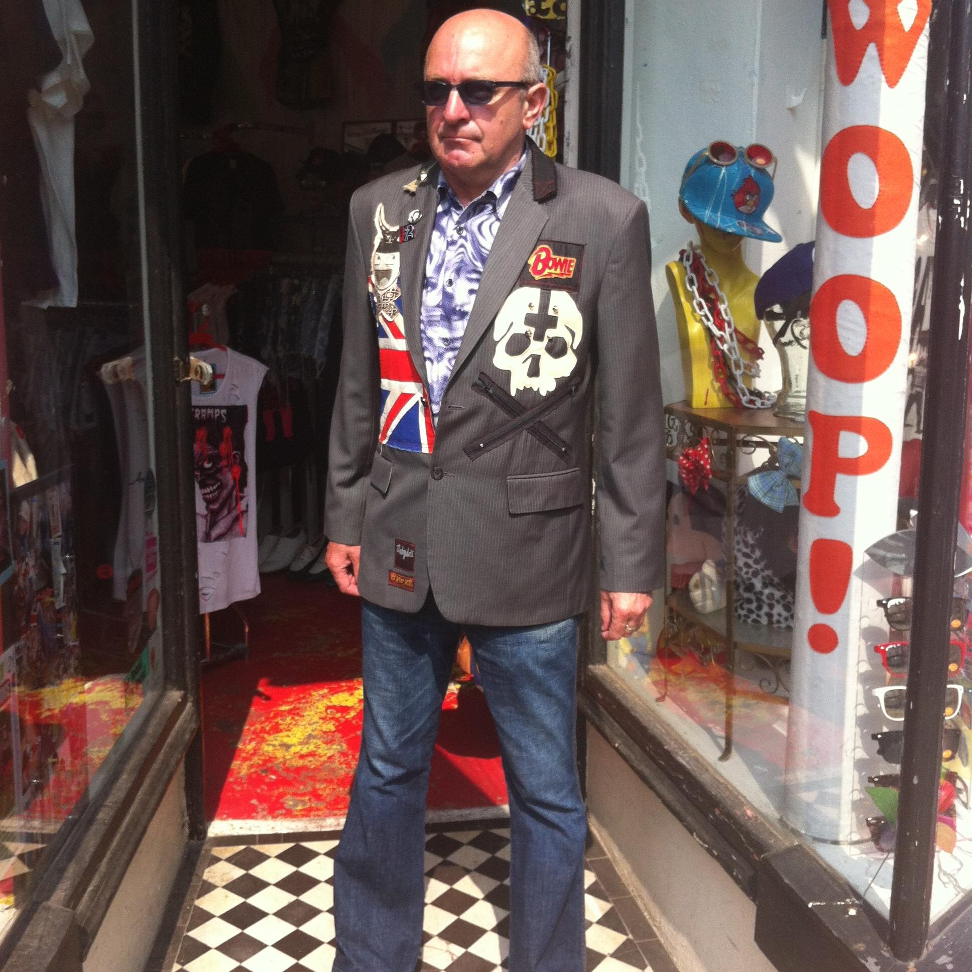 gatenby's profile picture. Concrete analyst & hardened criminal, I purvey re-imagined furniture,cabinets of curiosity & revolutionary street cuisine as Chef Guevara....