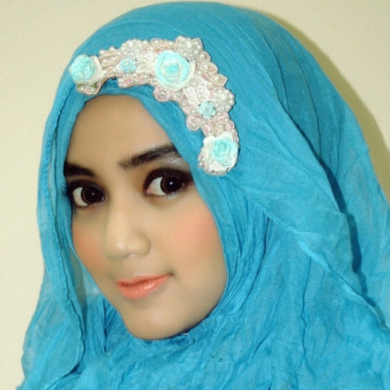 Handmade Brooch ,Hijab, Vintage Bag, Ring, Necklace | Cp : @desinilamsyari | ☎ SMS/WA : 081703060485 | Pin BB : 76469CF1 | Line : edzira | IG : edzira
