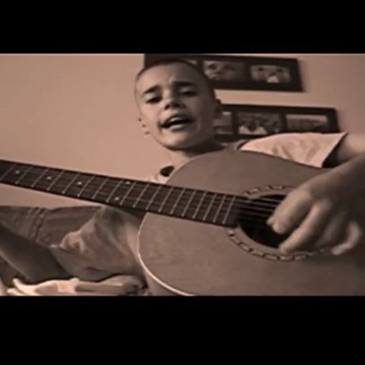 Go follow @bieberauhlic Im giving you a follow, if you dont follow her i unfollow