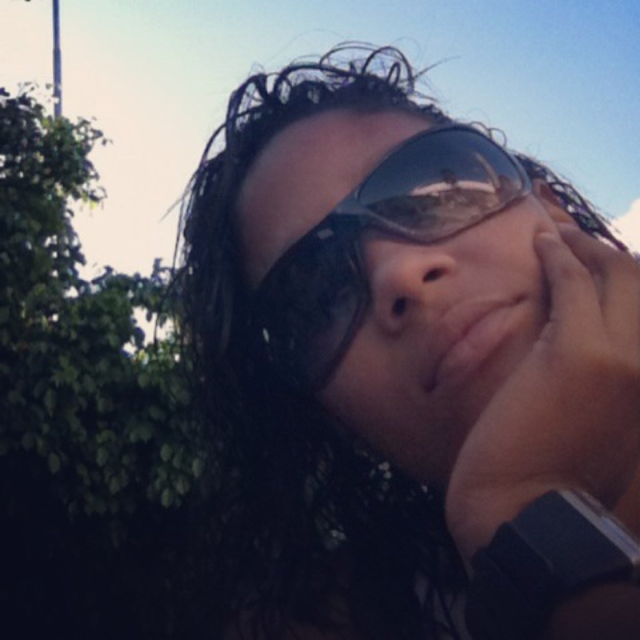 pessoal me ajudem no twitter:@AmorenaBinha e foursquare:Debora #‎timbeta..