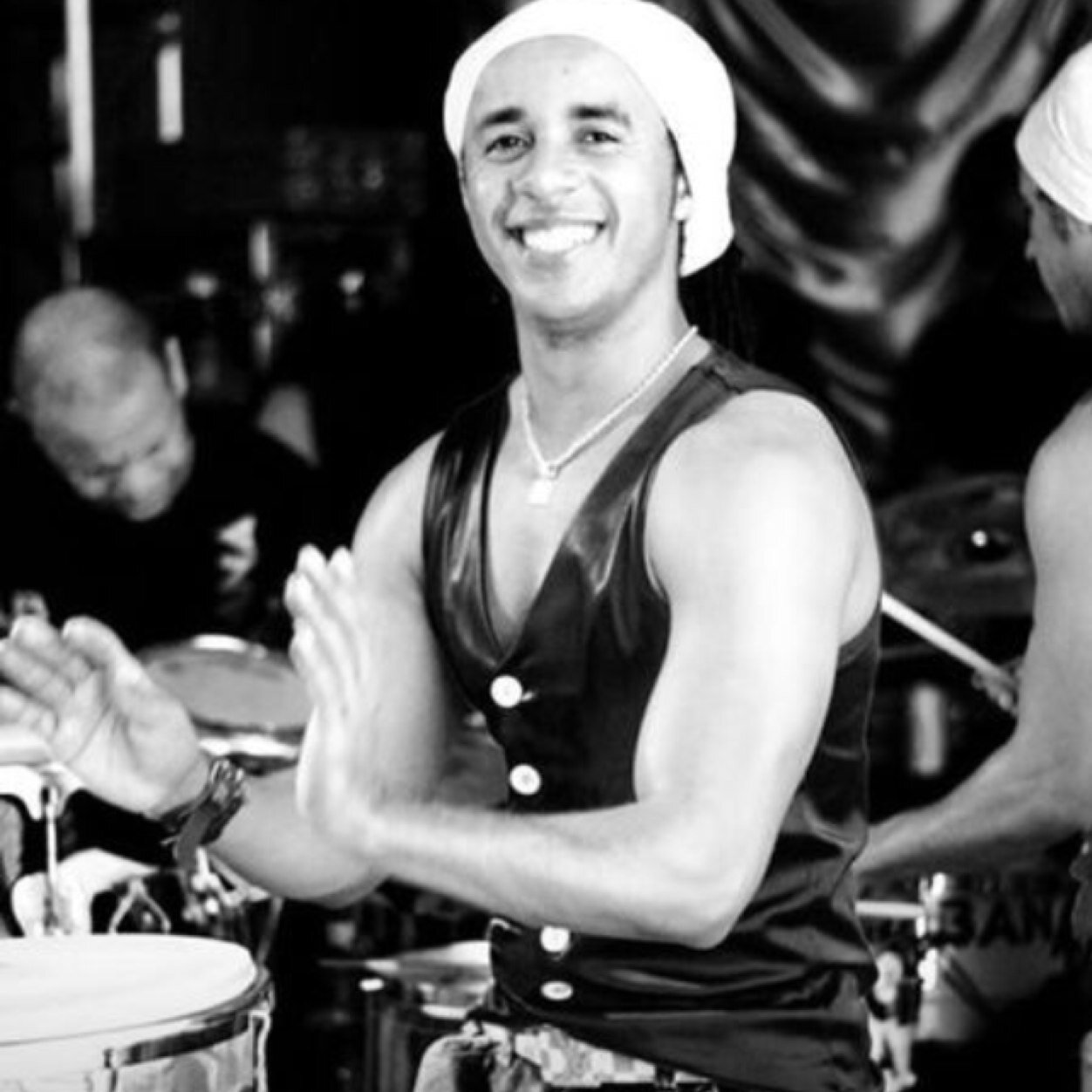 Músico Percussionista da banda Chicabana. Instagram Oficial - http://t.co/krprbPPTnA Facebook Oficial - https://t.co/dX5VoNJ4iQ