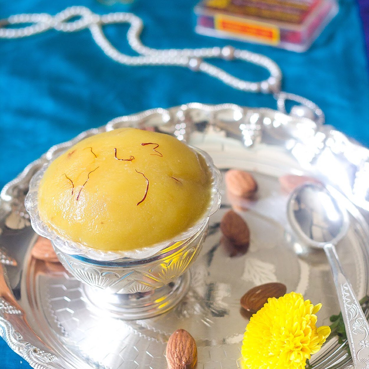 Here you can find the vegetarian and non veg recipes and simple eggless bakes. Come together to learn the cooking and explore different cuisines in simple ways.