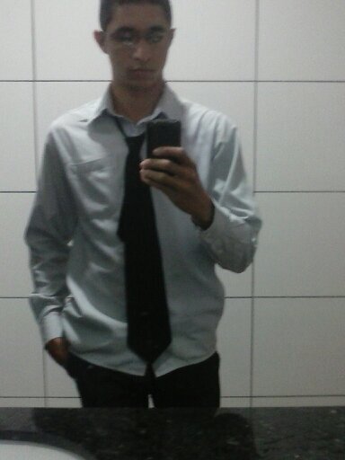 Ministro de louvor, 20 anos, Guitarrista & Violonista.