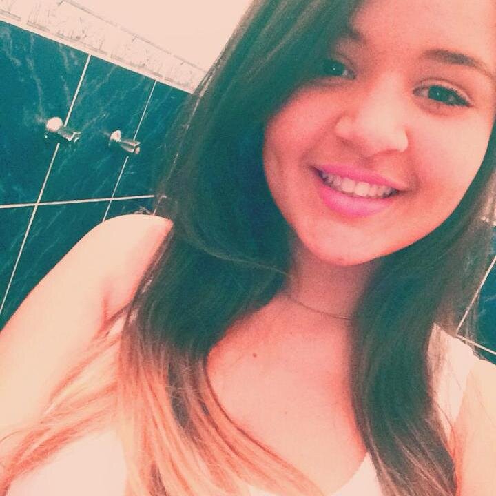 Eu jurei te amar por toda a minha vida,
Meus sonhos perderam o sentido, Não tenho mais nada apos aquele dia..