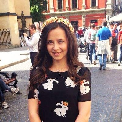 Это я. Родилась в замечательном городе. Пытаюсь мыслить весело. Довольно интересная в жизни. Люблю общаться.