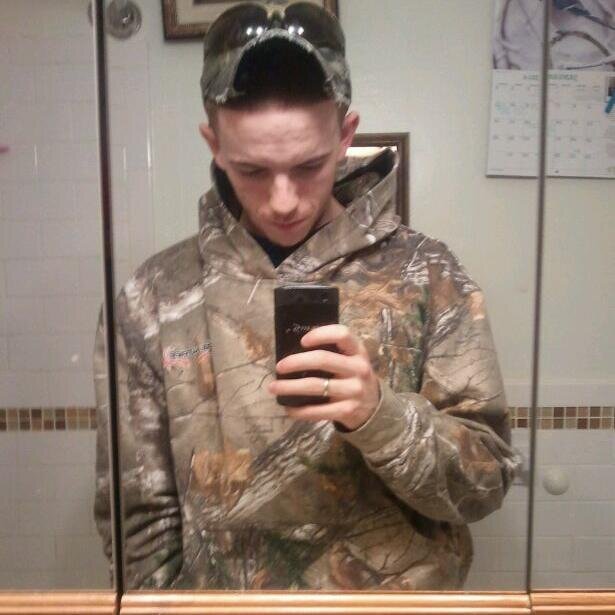 9_vinnie's profile picture. im 19