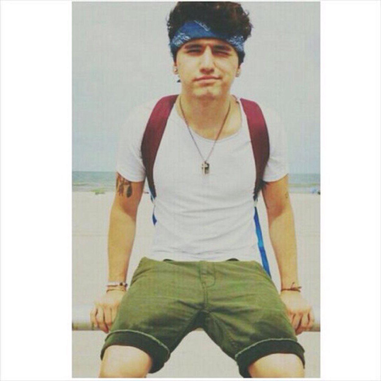 GO FOLLOW @NEVERLANDCAYLEN (: I'LL GIVE YOU CHOCOLATE